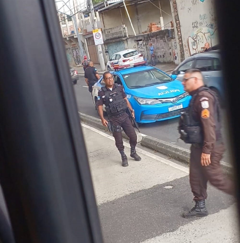 Avenida Brás de Pina é reaberta após interdição por tiroteio