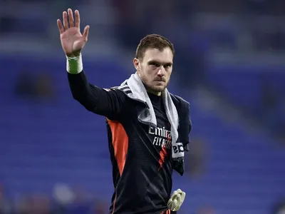 Lucas Perri avalia atuação em classificação do Lyon às oitavas da Liga Europa: "Sempre pronto"