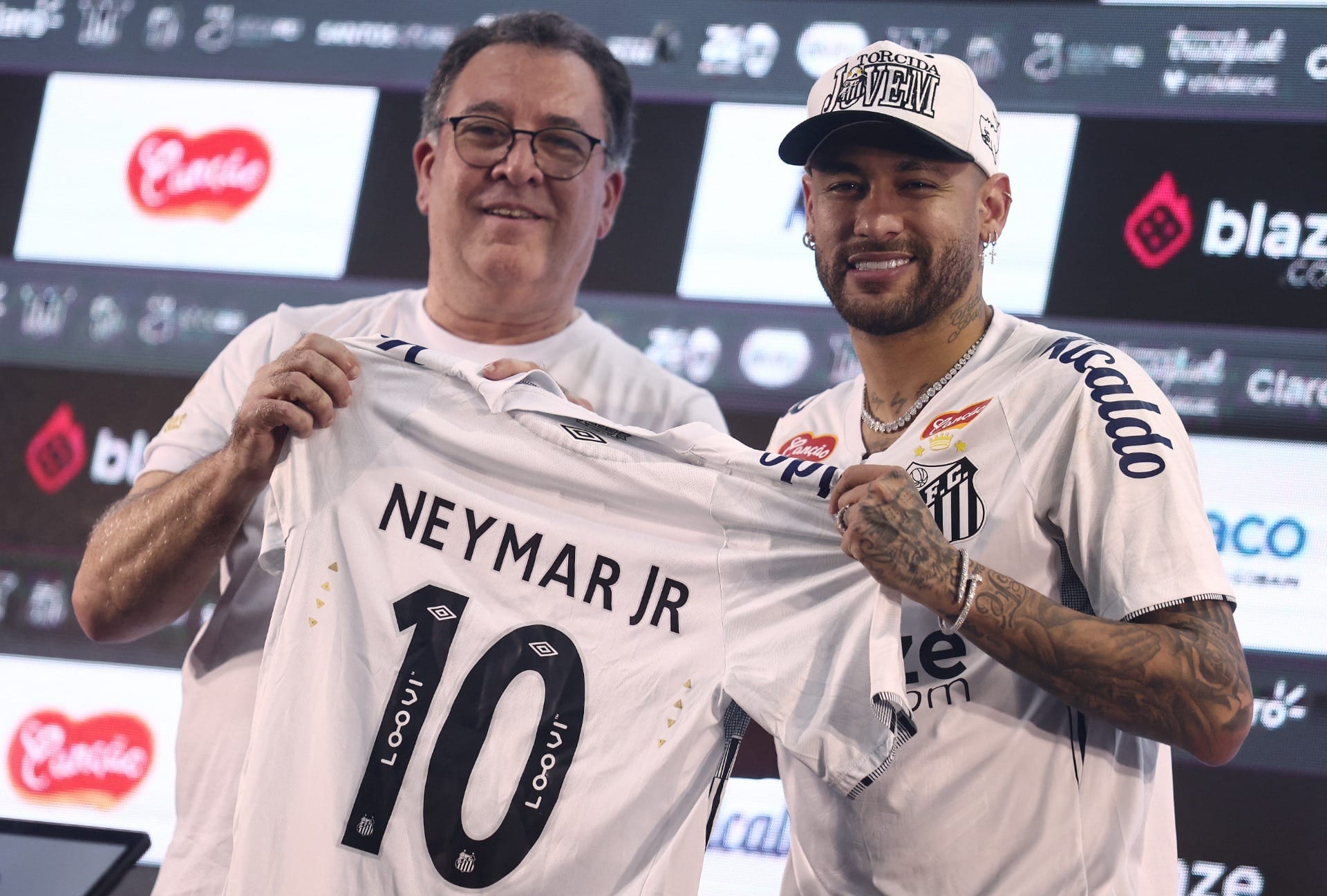 "Queremos a permanência até a Copa", diz presidente do Santos sobre Neymar