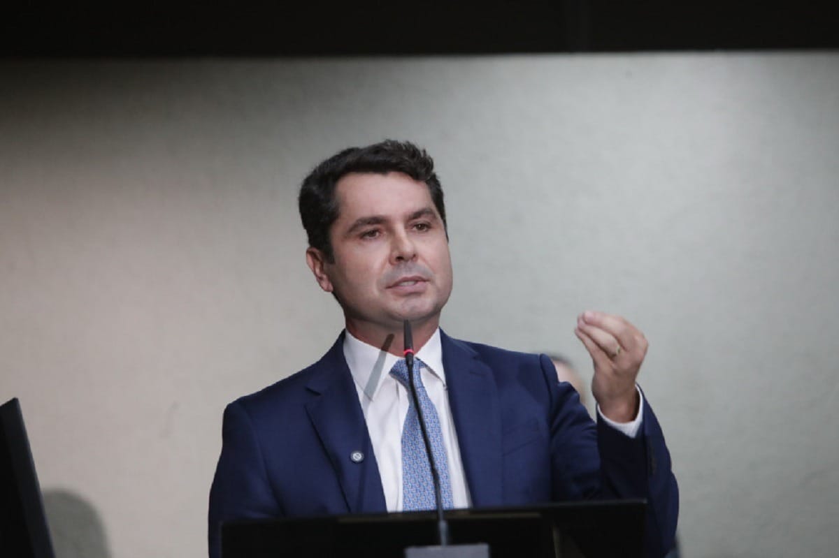 Novo presidente da Assembleia: "Responsabilidade profundamente humana", diz Curi em discurso