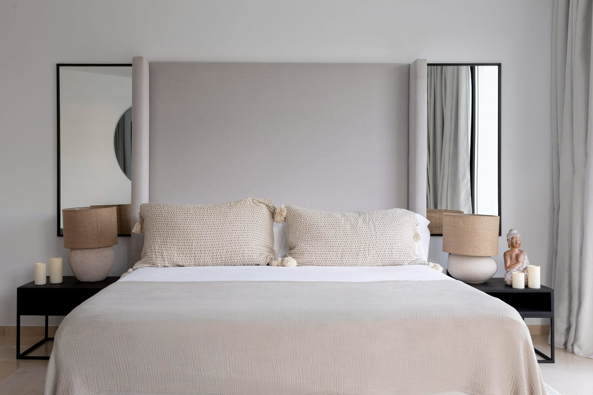 Espaço e conforto são duas características que definem as camas king e queen size. / Foto: Freepik