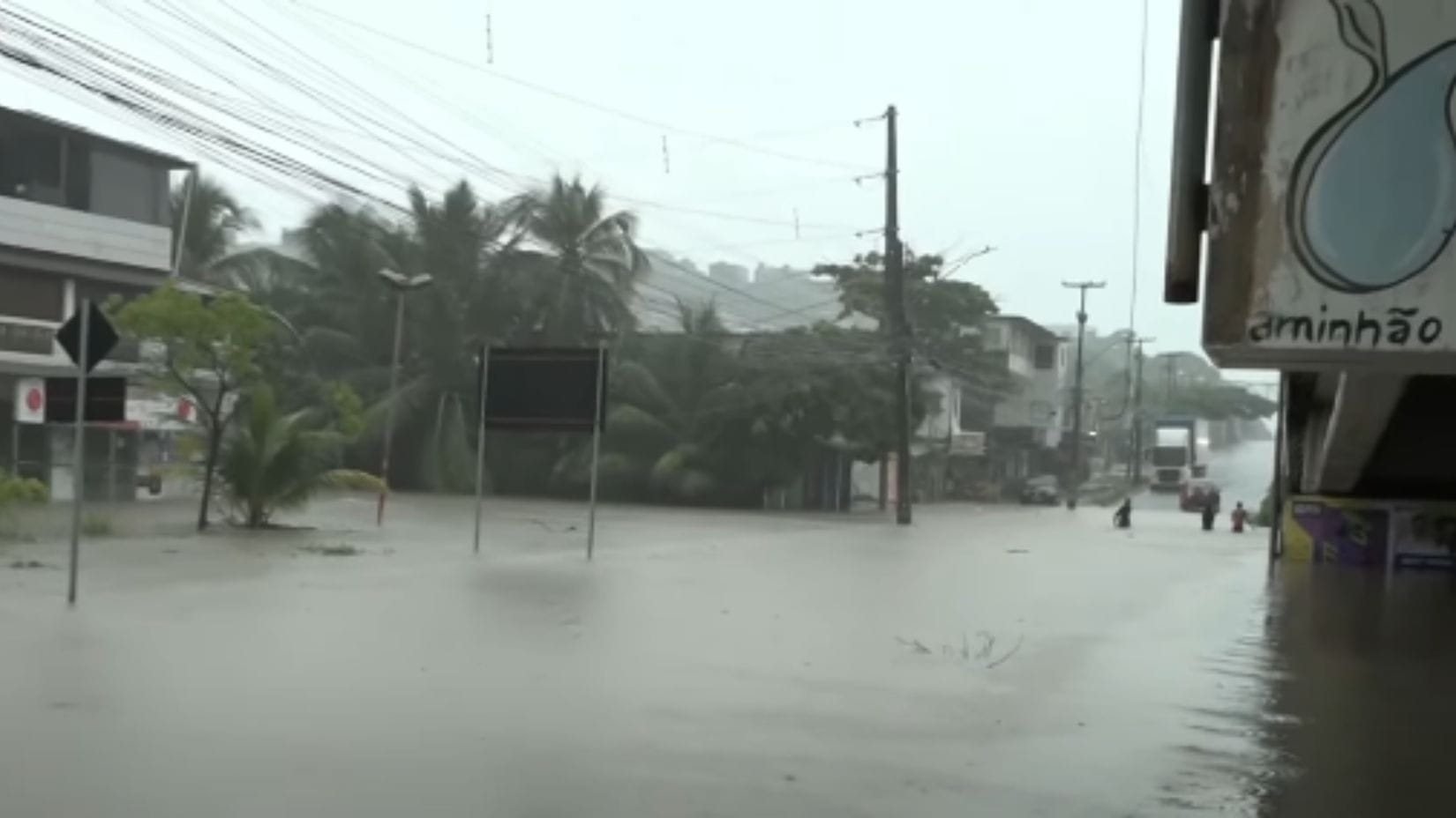 Chuvas em Recife superam o previsto para o mês inteiro em três horas