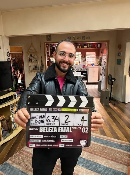 Raphael Montes no set de Beleza Fatal (Fonte: acervo pessoal)