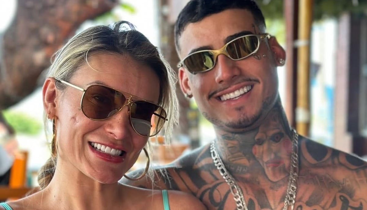 Andressa Urach termina namoro com ator pornô com quem fez tatuagem após dois meses