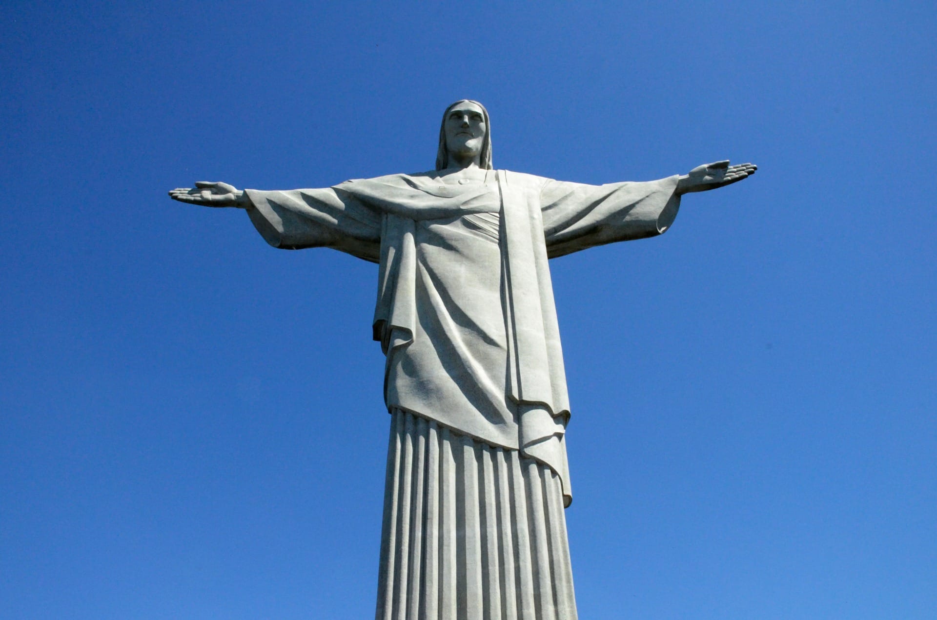 Turista morre após passar mal em escadaria do Cristo Redentor, no Rio de Janeiro
