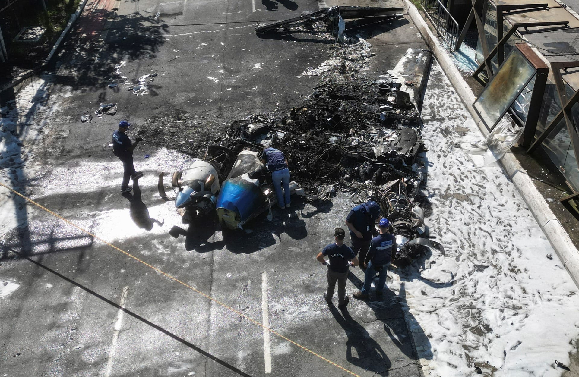 Falha em manutenção pode ter causado queda de avião; experiência de piloto minimizou danos