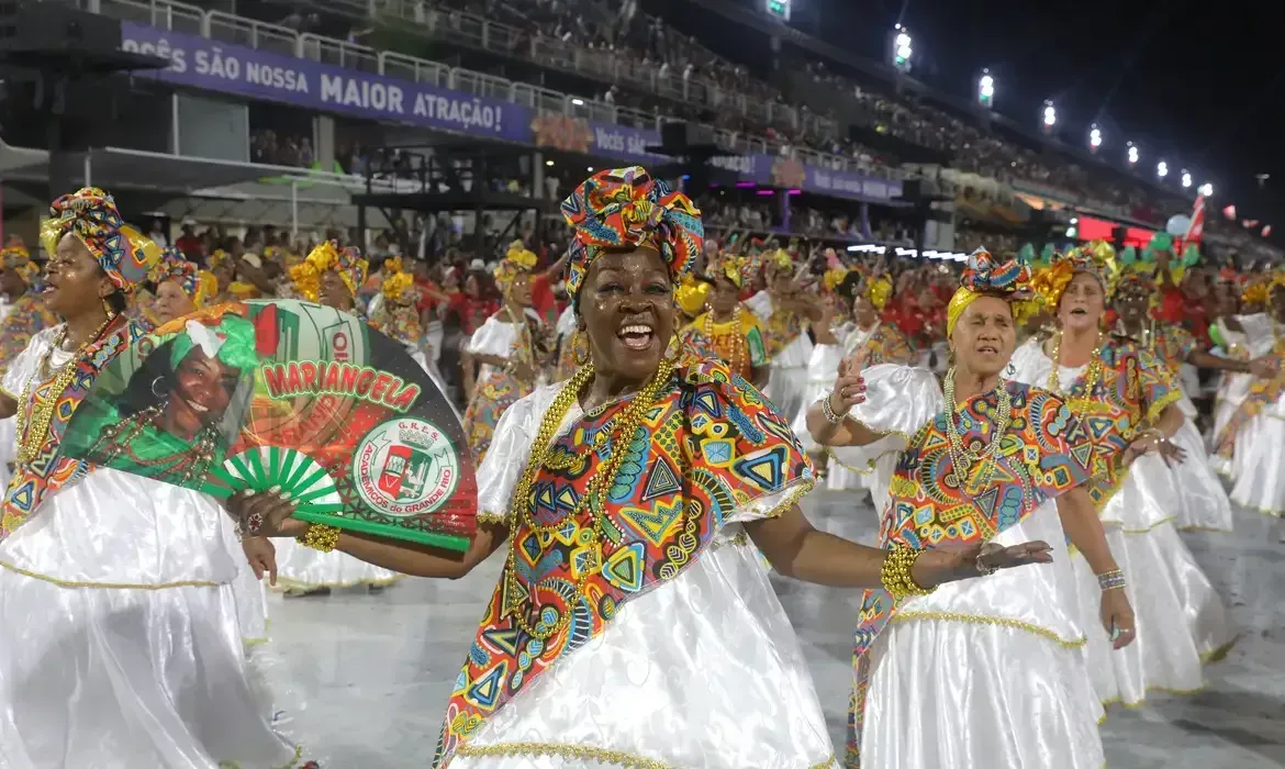 Escolas de samba de São Paulo voltam aos ensaios no Sambódromo
