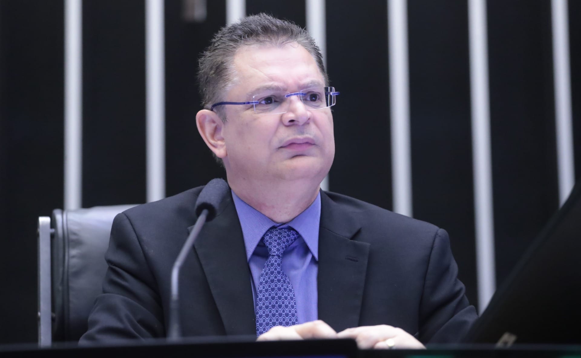 Deputados da base do governo Lula são 56% das assinaturas pedindo urgência à anistia do 8/1