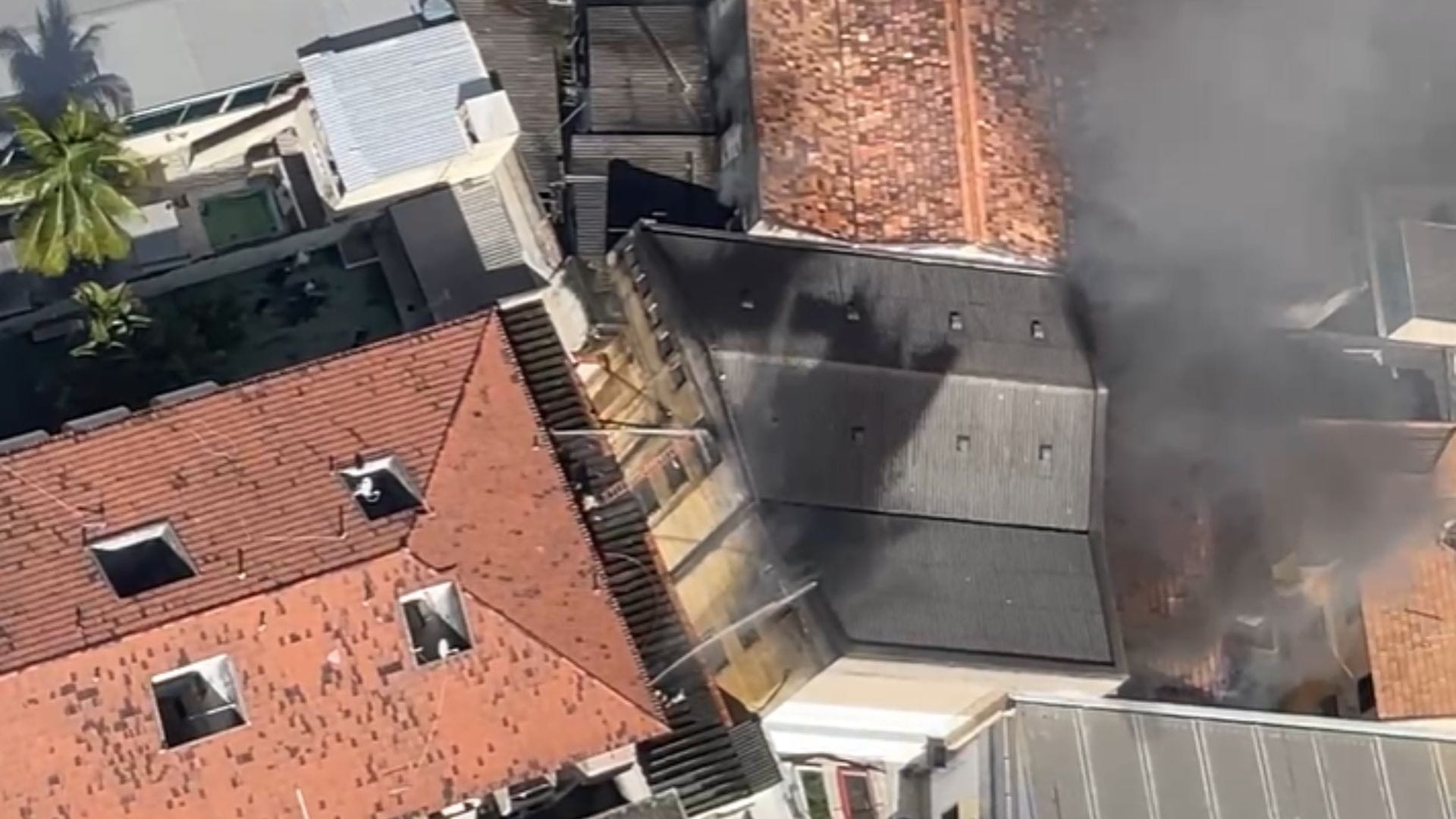 O que se sabe sobre incêndio em fábrica de fantasias de Carnaval no Rio de Janeiro