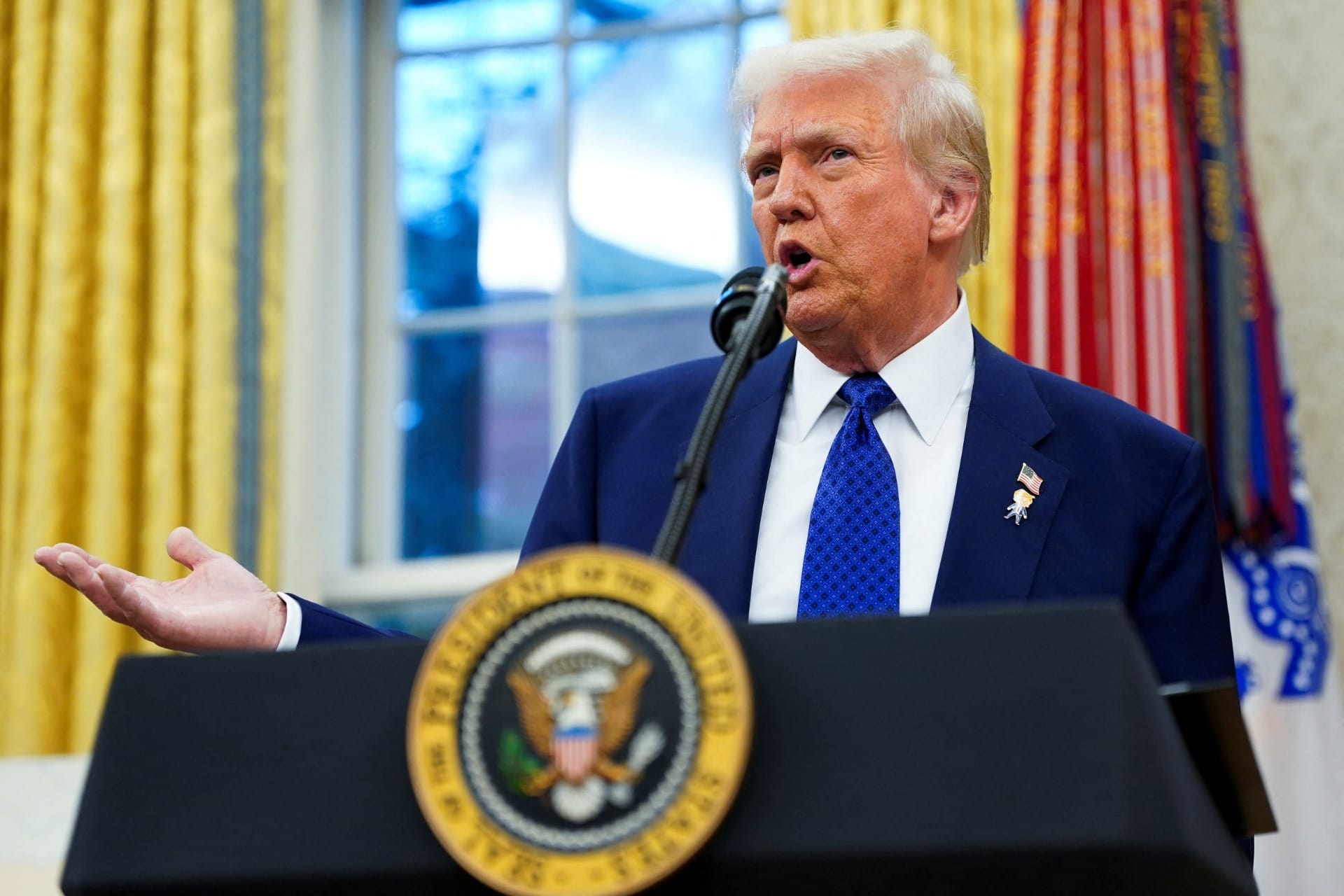 Donald Trump diz considerar sanções contra a Rússia