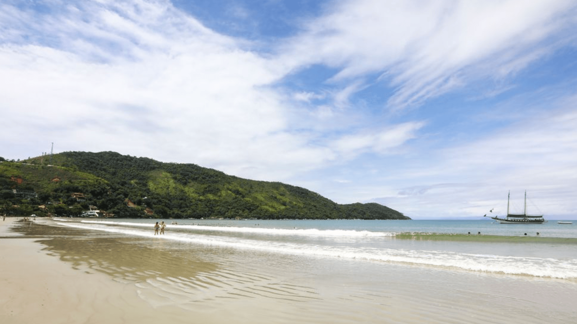 Homem de 44 anos morre após se afogar no mar na Praia do Sapê em Ubatuba