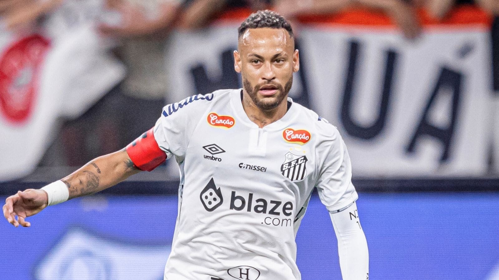 Souza: Neymar tira dinheiro do bolso para ajudar o Santos e até paga premiação para jogadores