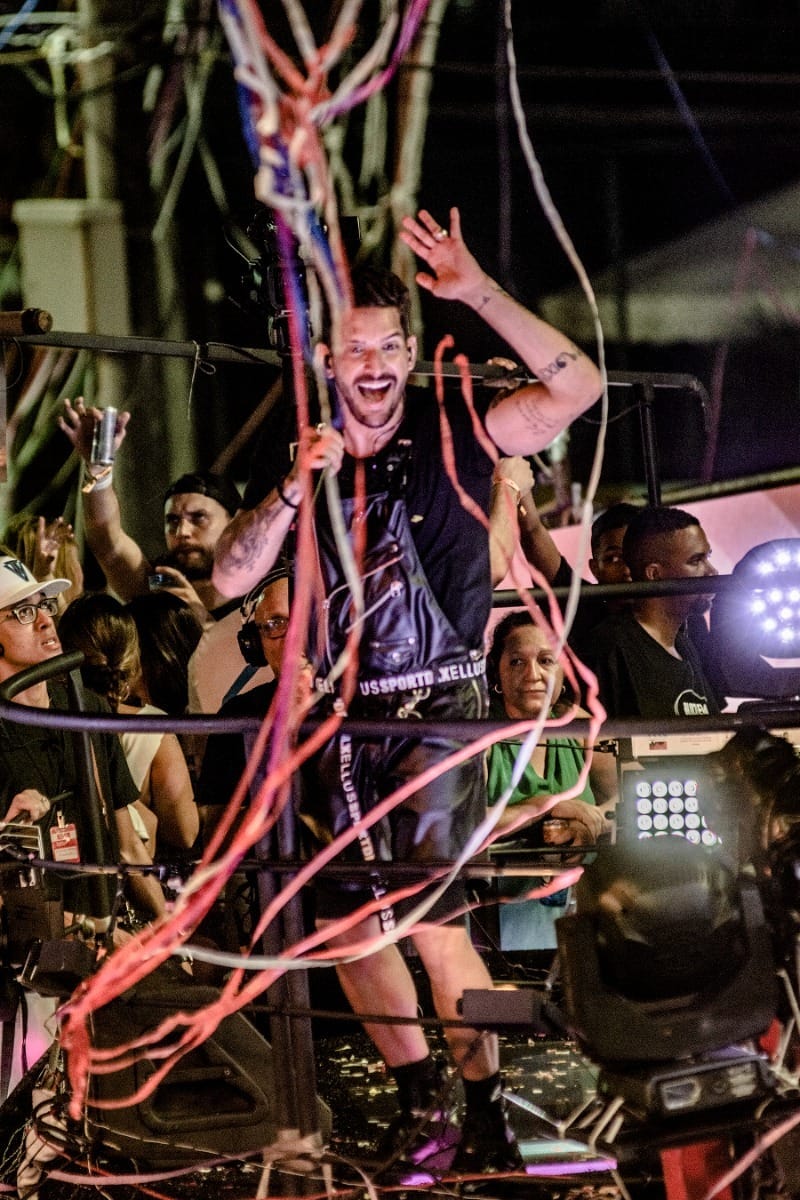 Banda Eva já recebeu homenagem do Band Folia e teve vocalista se jogando na multidão