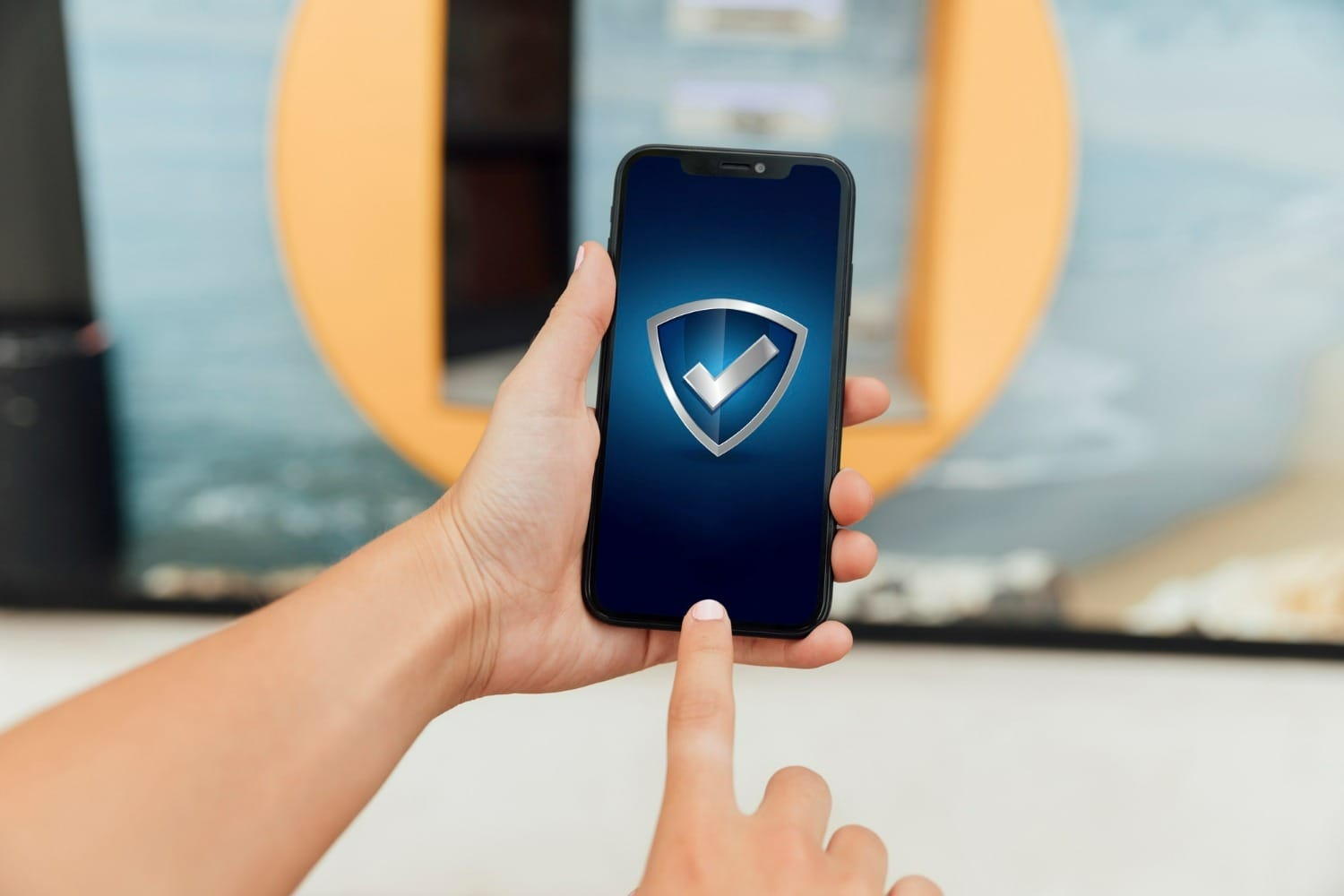A autenticação exige a verificação de dois fatores, como um código enviado no e-mail ou celular. / Foto: Freepik