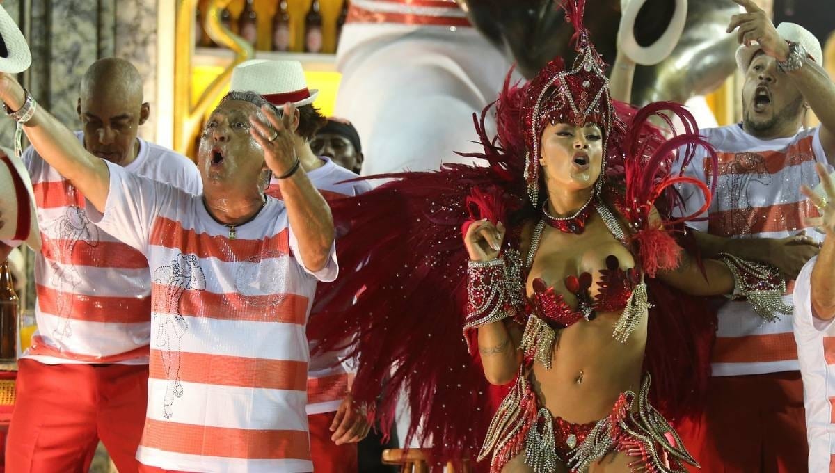 Galvão Bueno revela que toca percussão e é fã de Carnaval: 'Meu coração é Salgueiro'