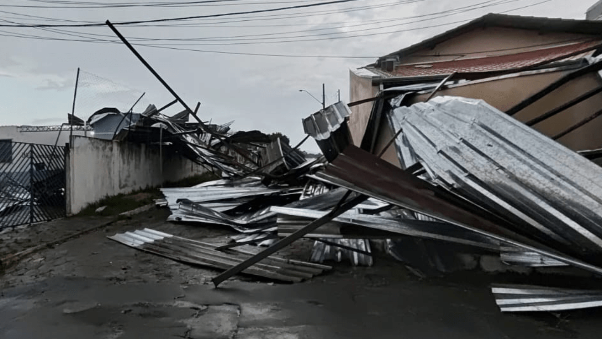 Escolas ficam destruídas e são interditadas após forte tempestade em Cachoeira Paulista