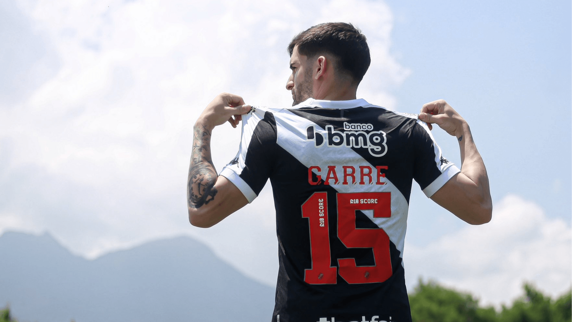 Vasco anuncia contratação do atacante Benjamin Garré