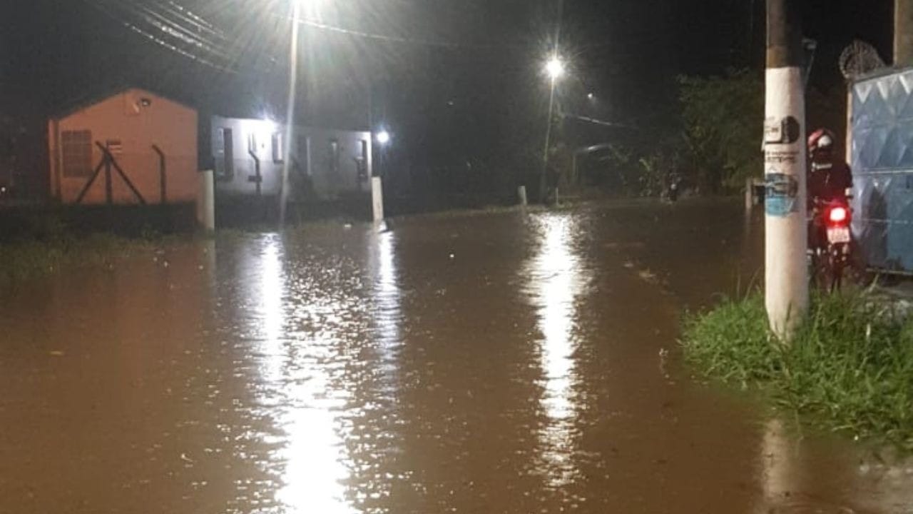 Ubatuba registra 127mm de chuva e pontos de alagamentos