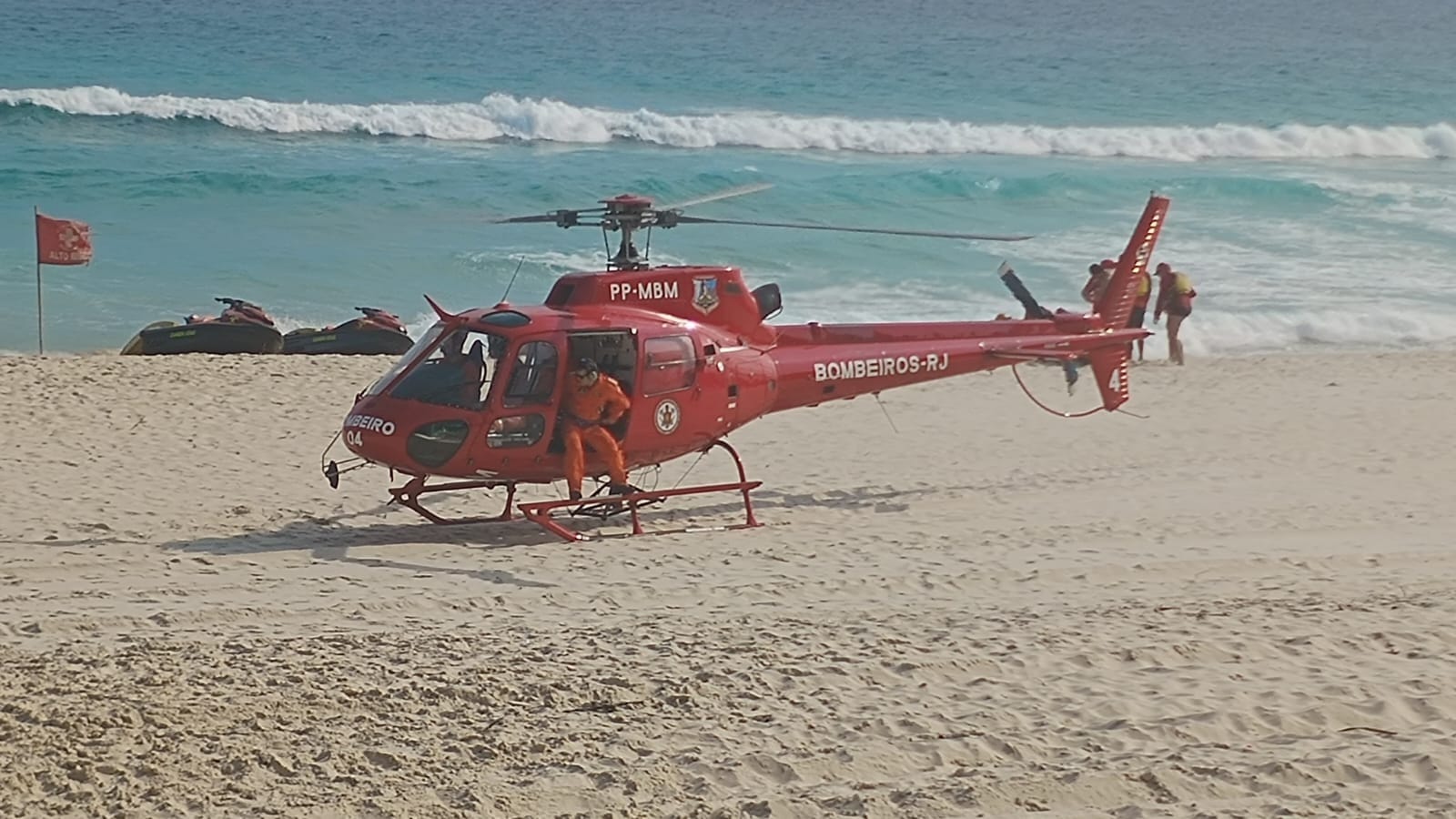 Corpo encontrado no Leme é de barraqueiro que tentou salvar mulher de afogamento