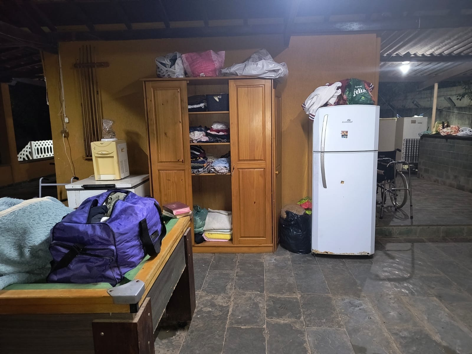 A Vigilância Sanitária esteve presente no local, identificando a falta de estrutura física