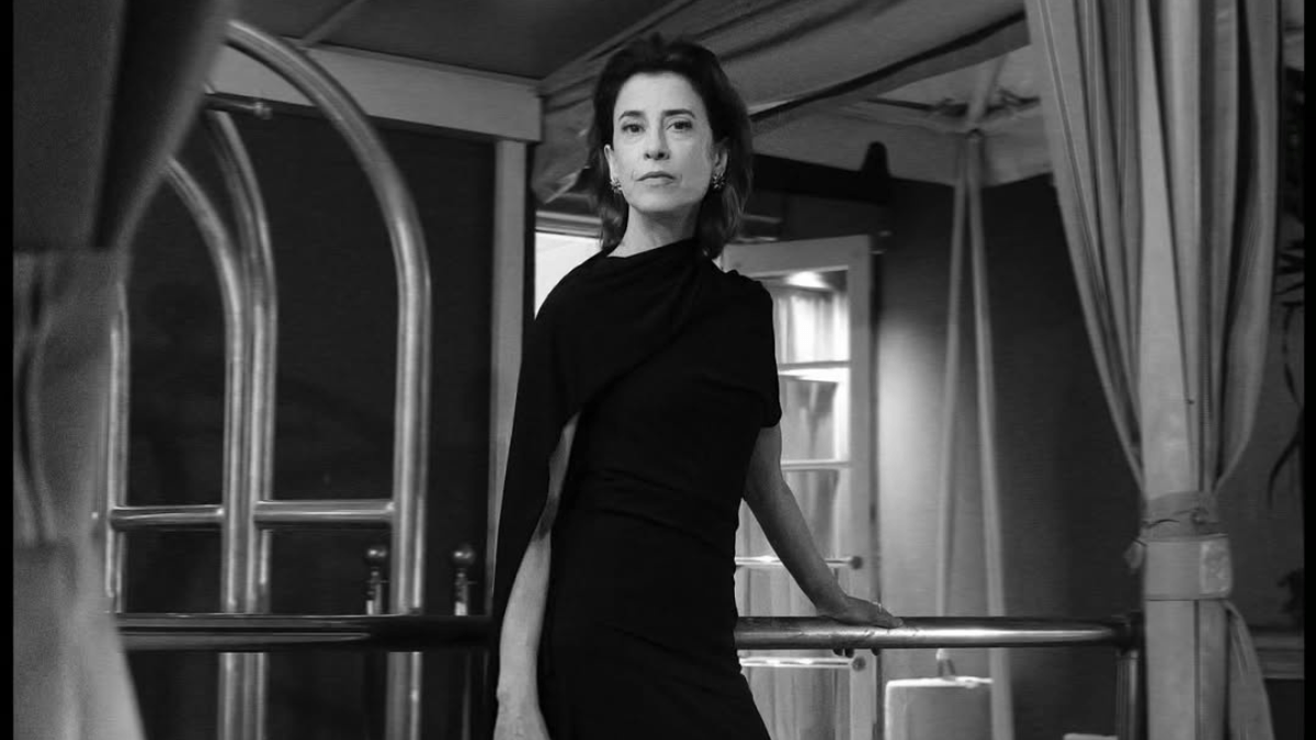 Fernanda Torres mostra look de jantar oficial do 97º Oscar e posa com atores de Hollywood