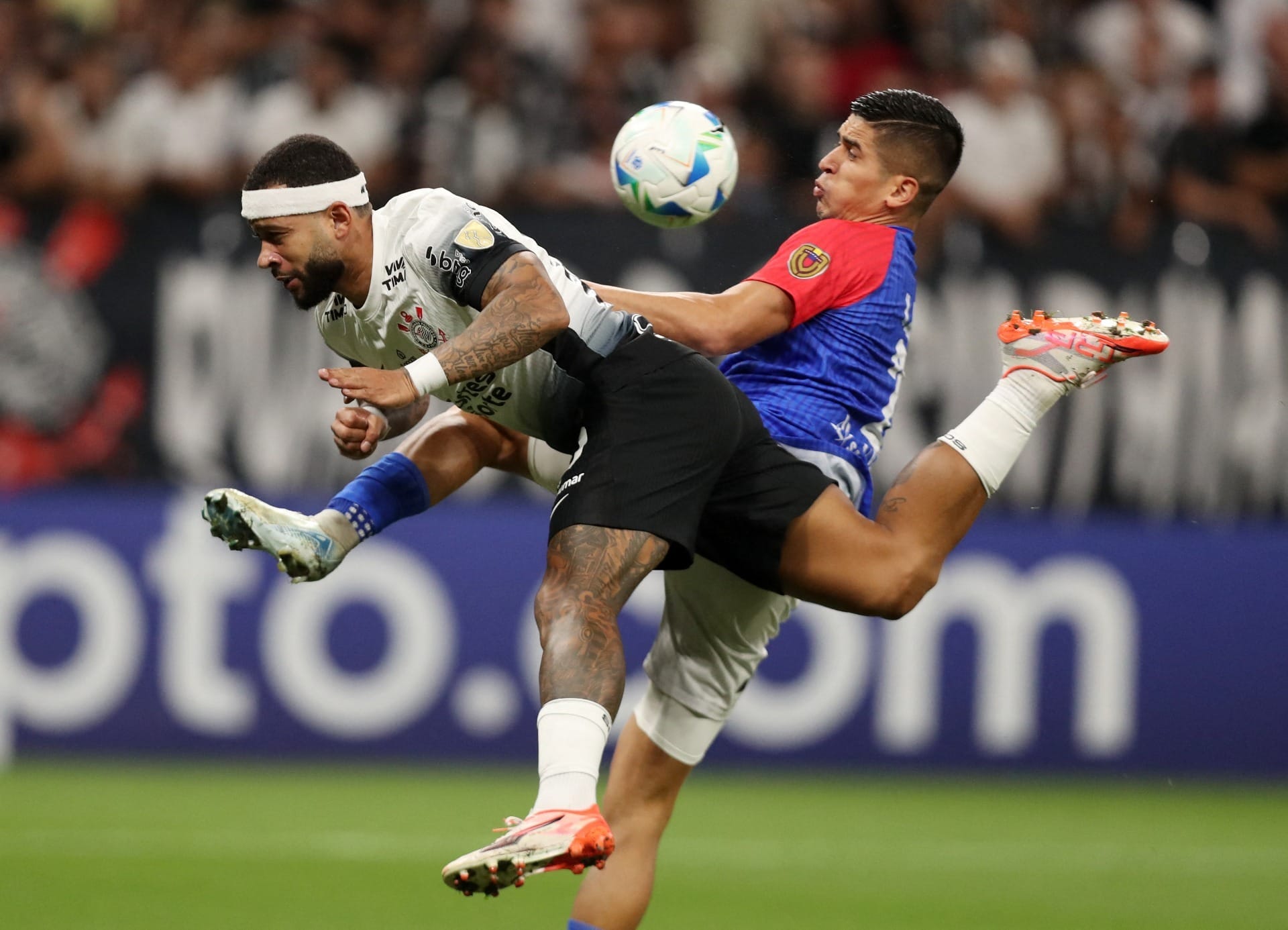 Memphis e Hugo veem Corinthians ansioso 'no embalo' da torcida: "Fomos os nossos vilões"