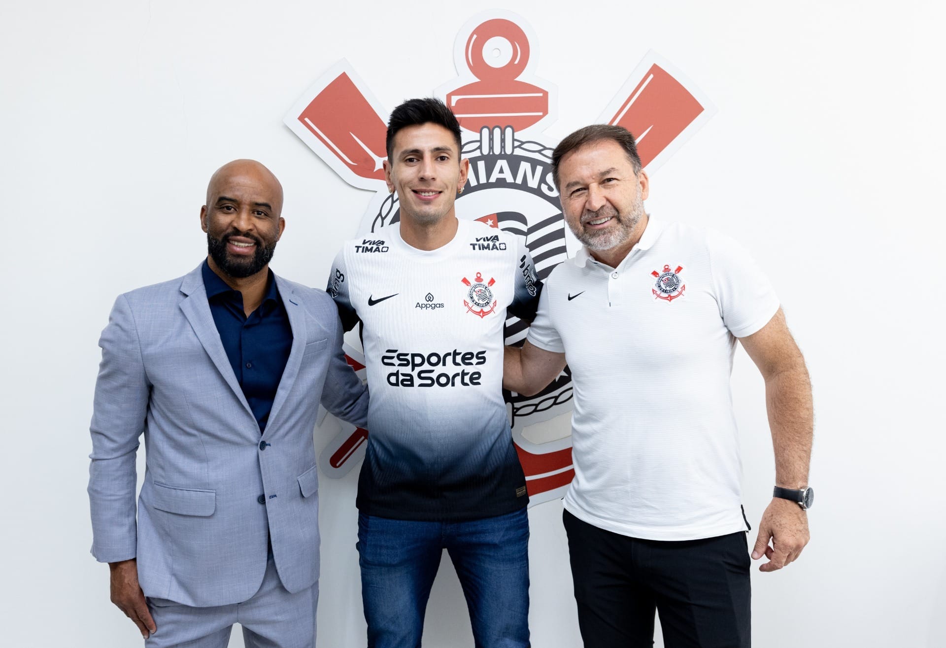 Corinthians anuncia a contratação do lateral-esquerdo Fabrizio Angileri