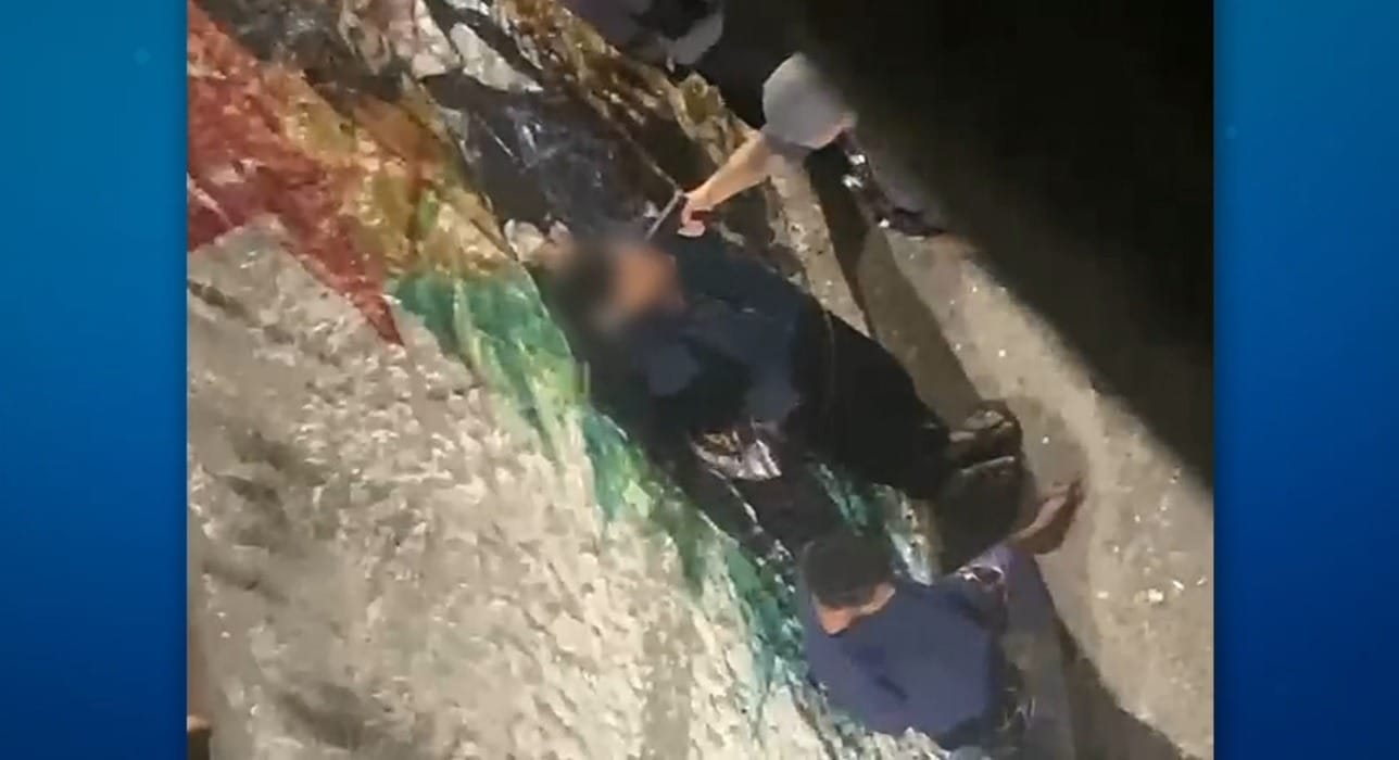 Vídeo: PM de SP agride suspeito rendido e diz que vai atirar ‘na cara para estragar o velório’