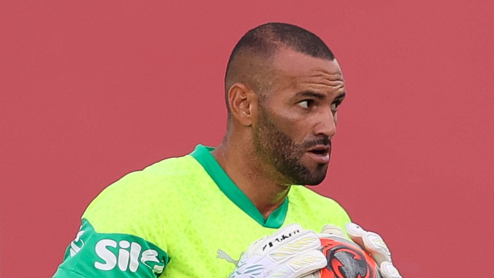 Weverton elogia atuação do Palmeiras contra o Porto: "Dá pra competir com qualquer um"