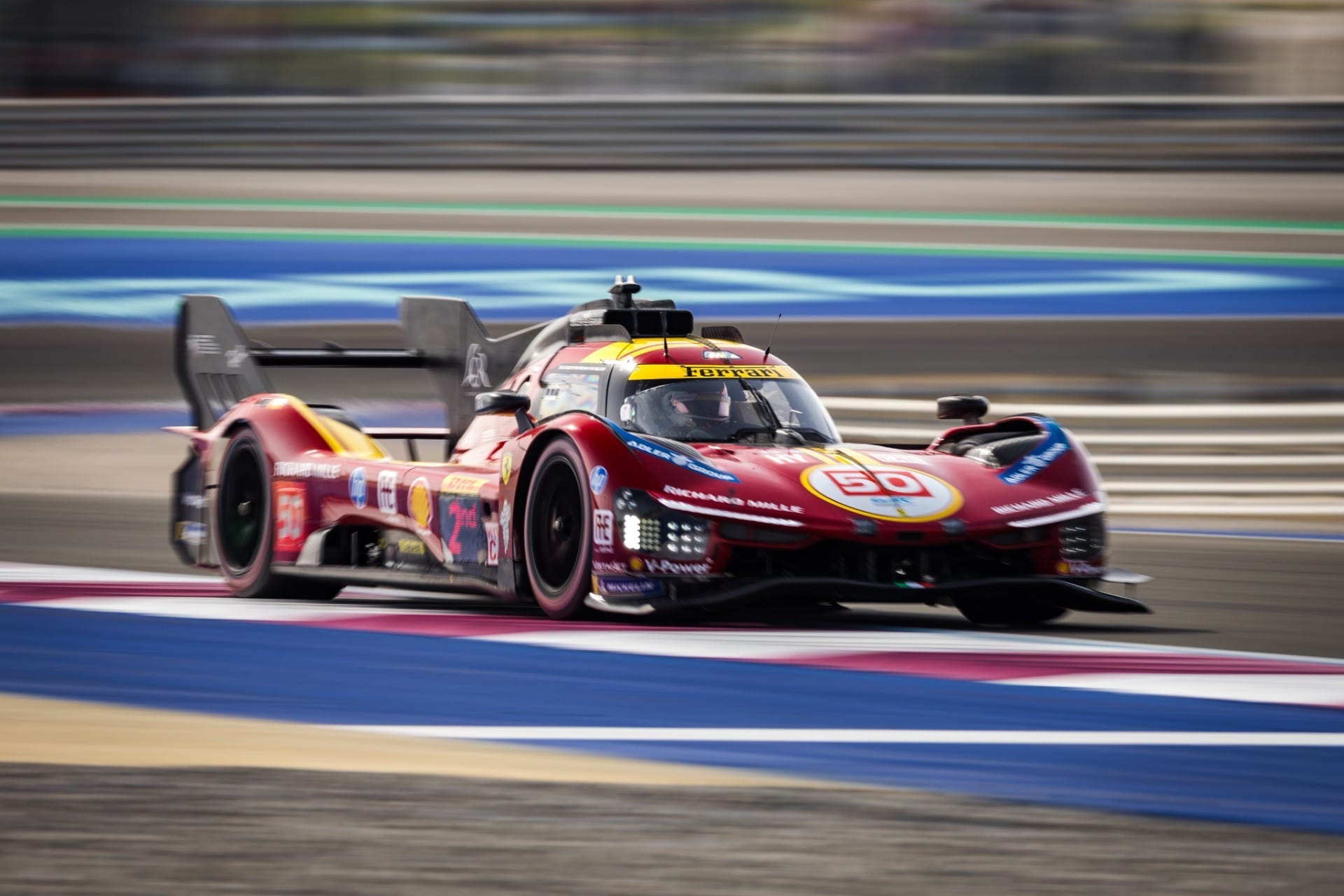 Ferrari dá show e conquista os três lugares do pódio no Catar; Farfus é P3 na LMGT3