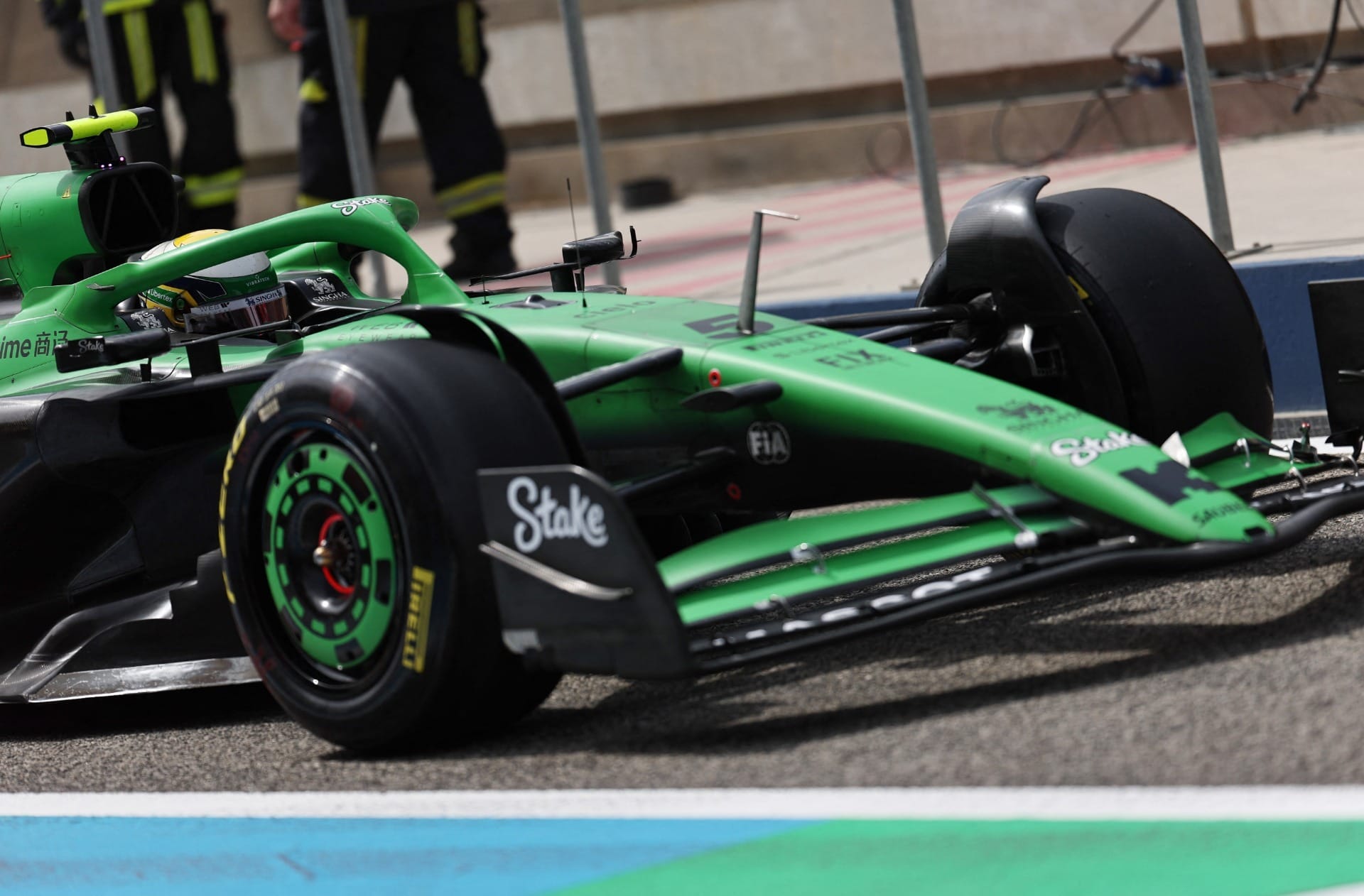 Com problemas, Bortoleto é nono em manhã de testes da F1 no Bahrein; Leclerc lidera