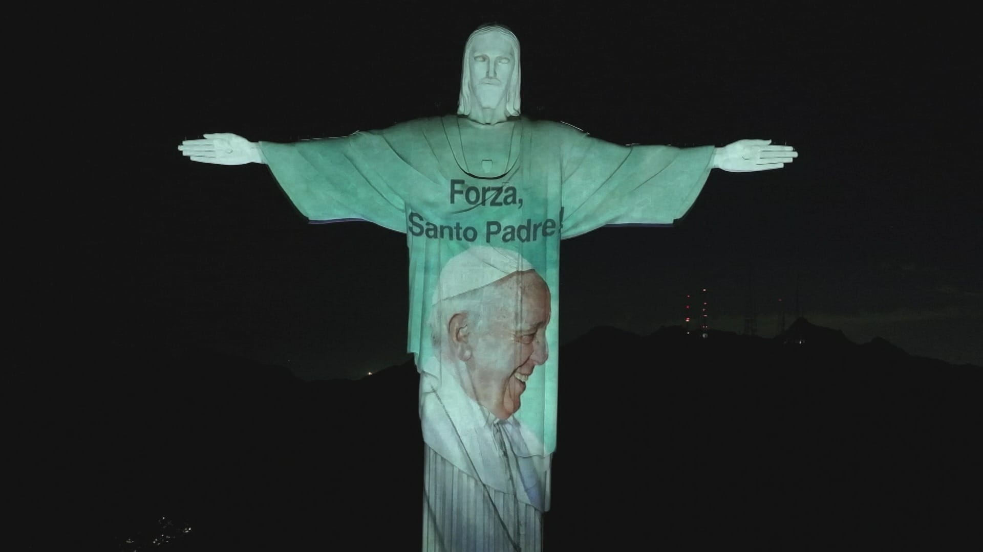 Cristo Redentor recebe projeção em apoio ao papa Francisco: ‘Força, Santo Padre’