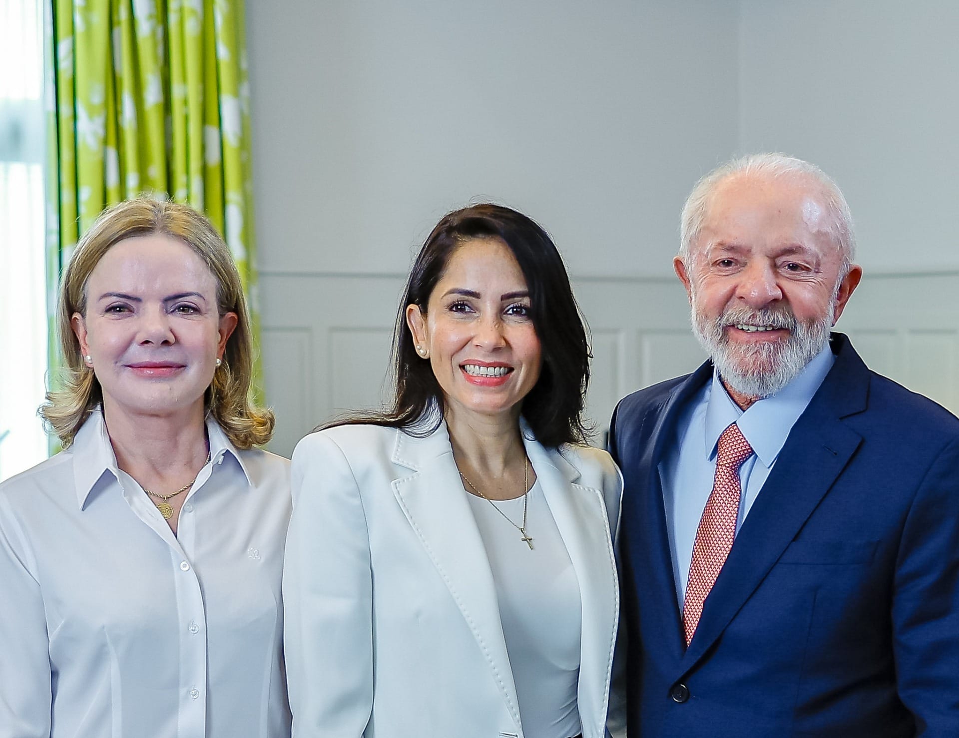 Luisa Gonzáles, candidata à presidência do Equador, com Lula e Gleisi Hoffmann | Foto: Ricardo Stuckert/PR