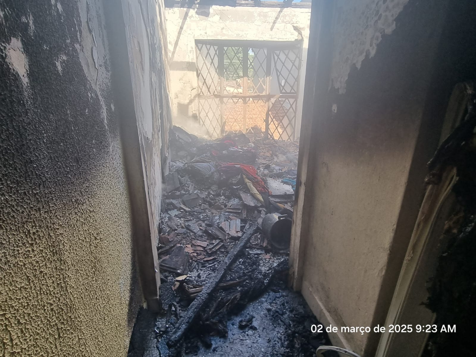Defesa Civil interdita residência após incêndio em Jacareí