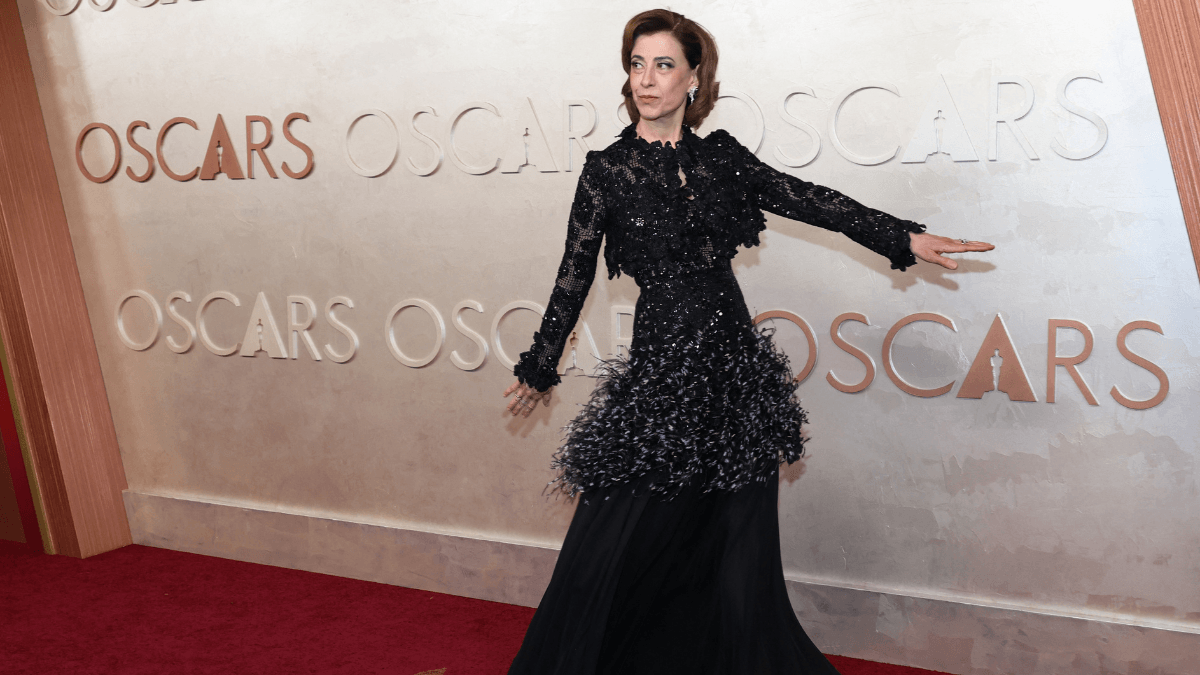 Consultor de estilo analisa look de Fernanda Torres no Oscar 2025: "Preto nada básico"