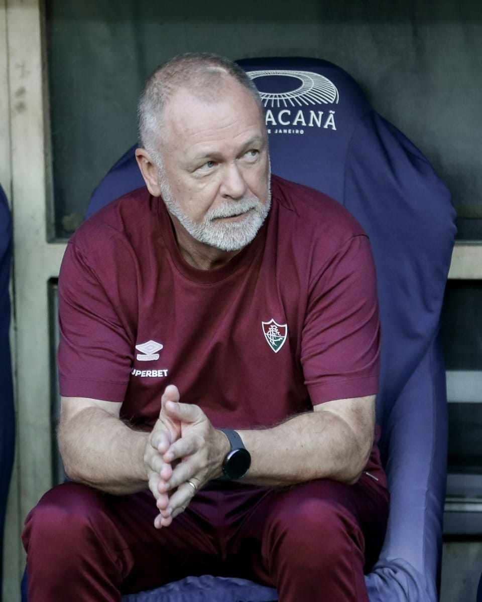 Após goleada, Mano exalta evolução do Flu: "antes era impossível entregar um jogo melhor"