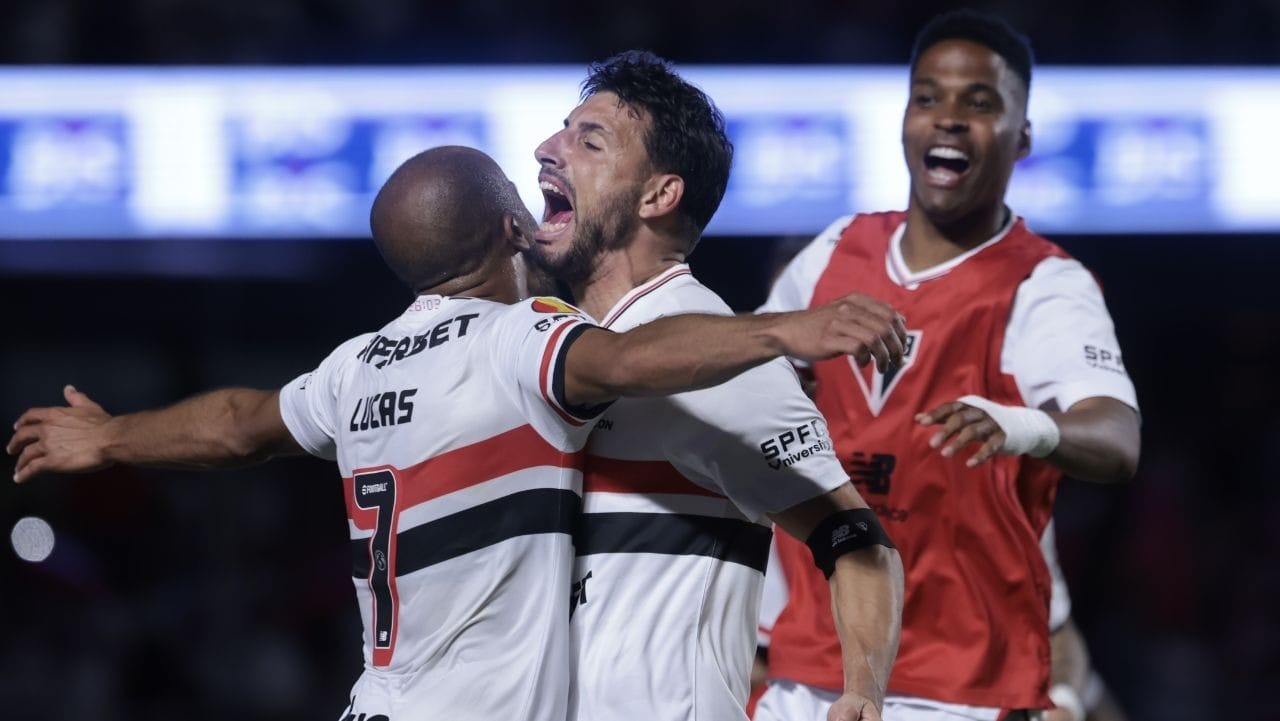 Lucas lamenta clássico no sintético, mas diz que vai jogar: "Não tem como ficar fora"