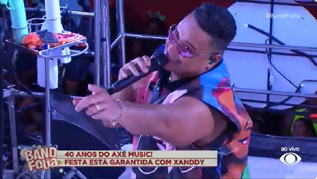 Xanddy canta música inédita no Band Folia: “Escrevi no avião”