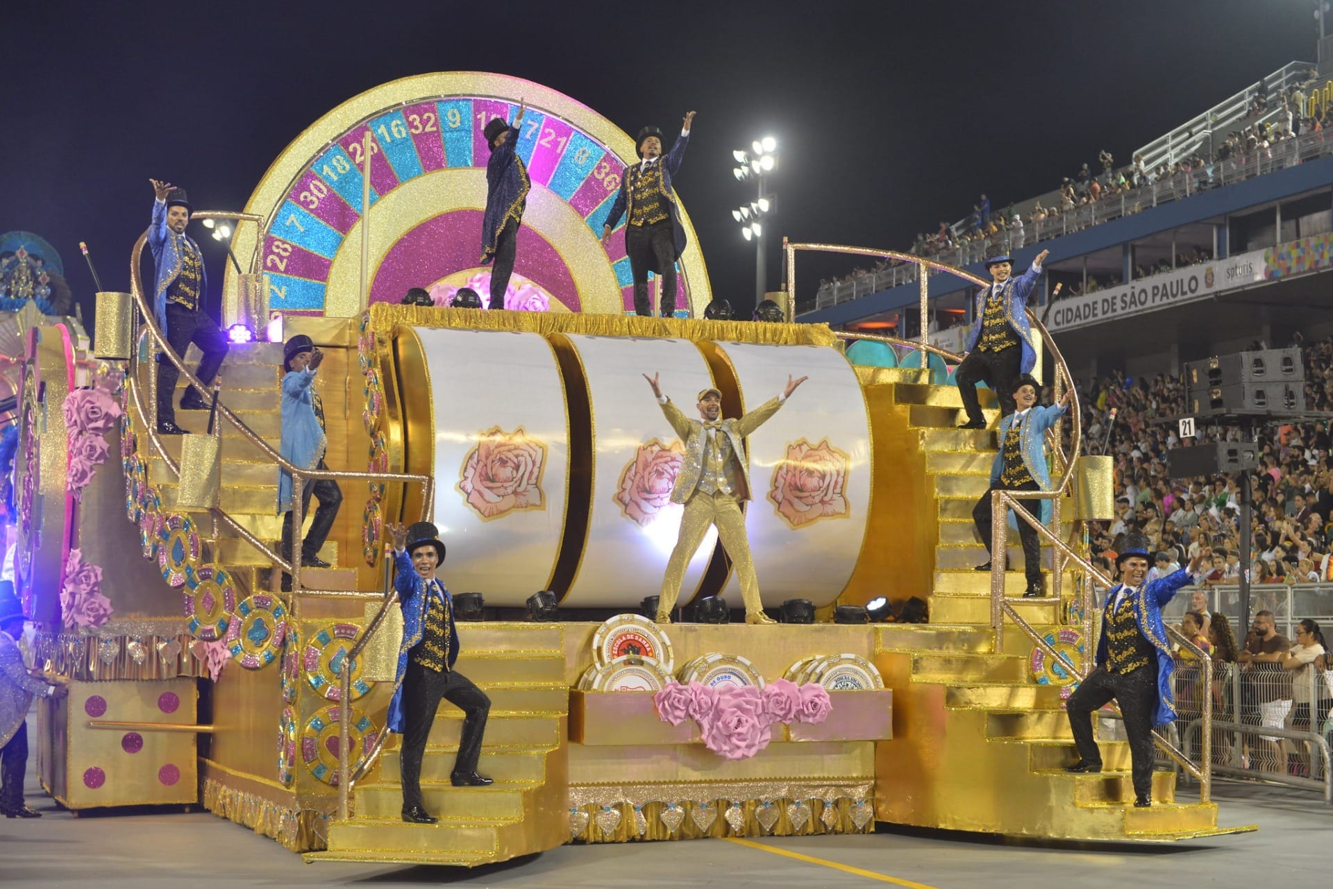 Rosas de Ouro vira no fim e conquista o título do carnaval de São Paulo