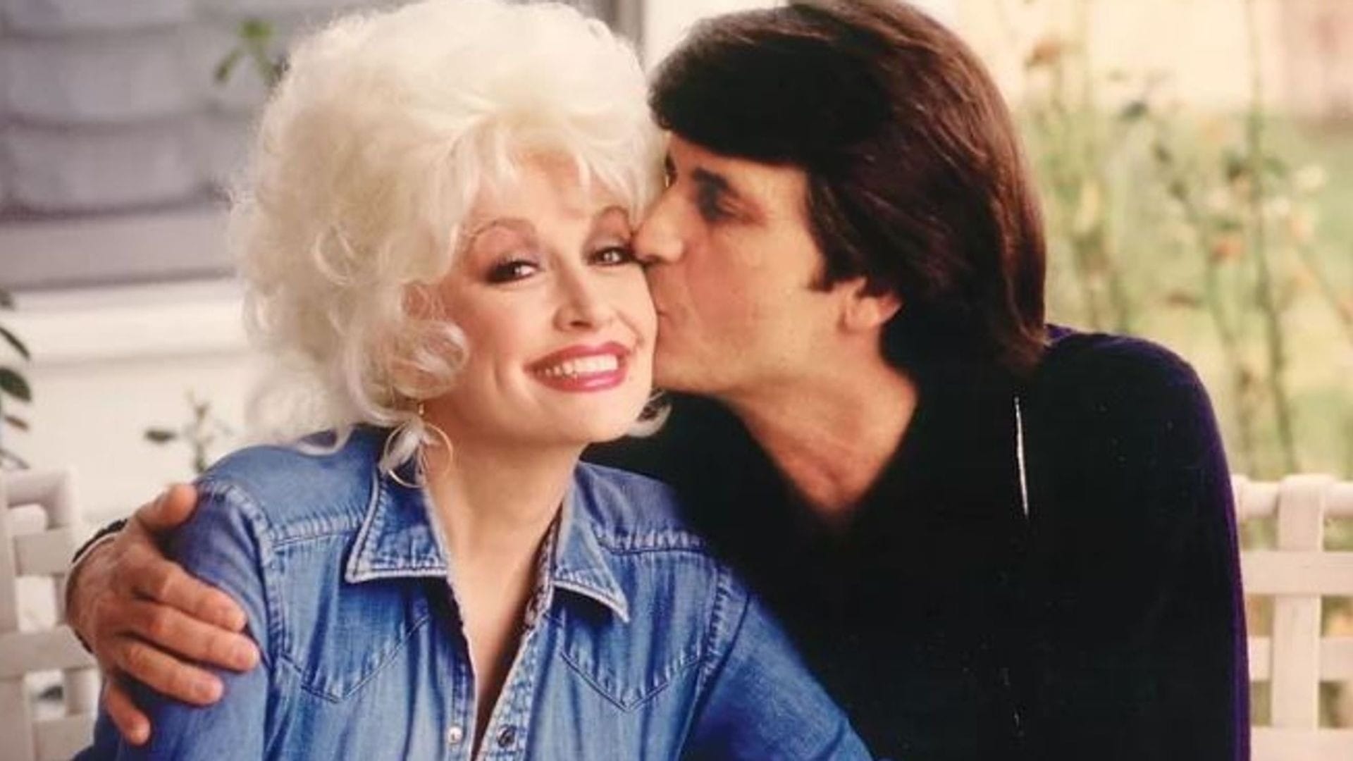 Morre Carl Dean, marido de Dolly Parton e inspiração para o hit 'Jolene', aos 82 anos