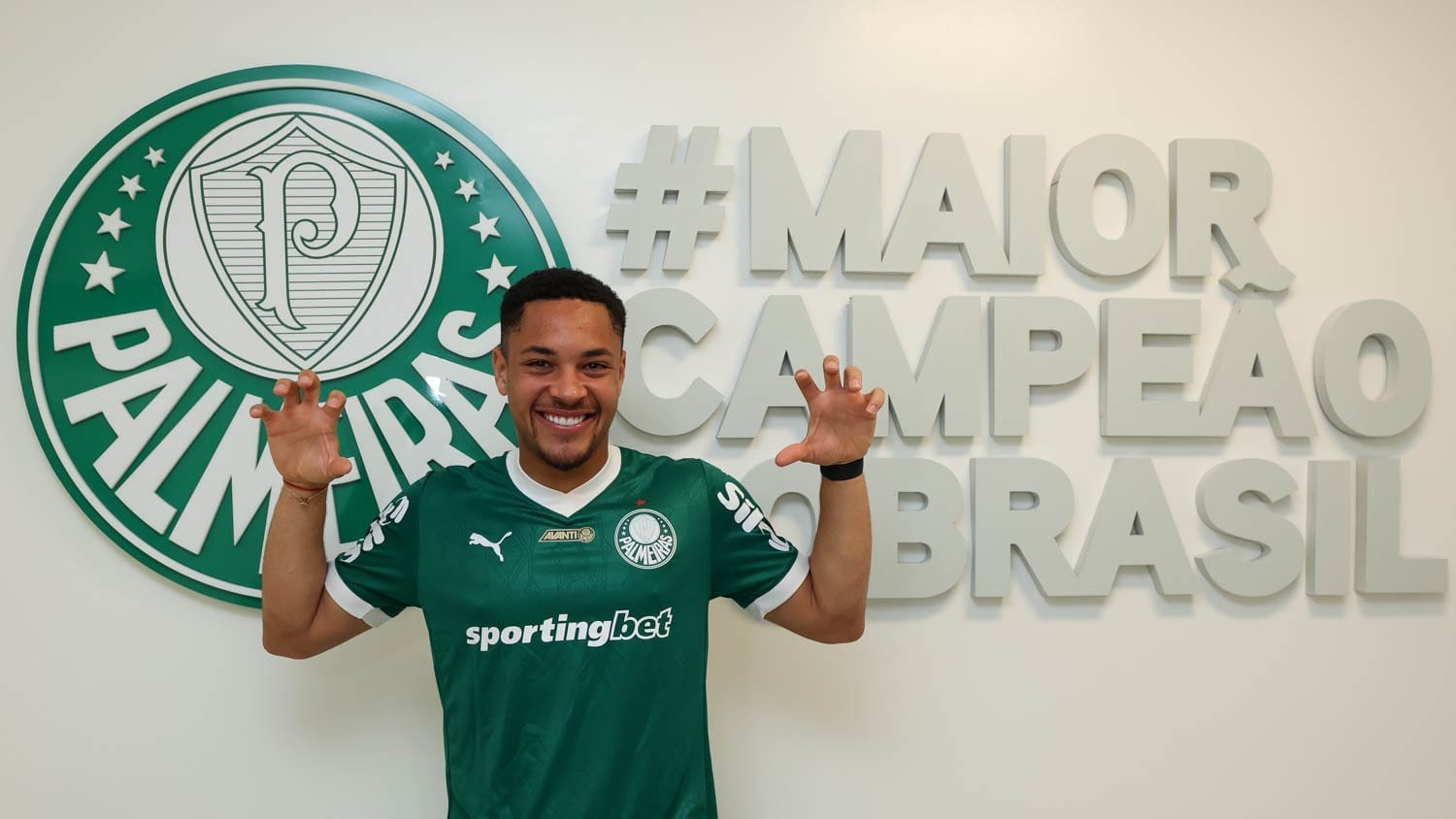 Vitor Roque inicia trabalhos no Palmeiras e espera estrear no clássico: "Estou pronto"