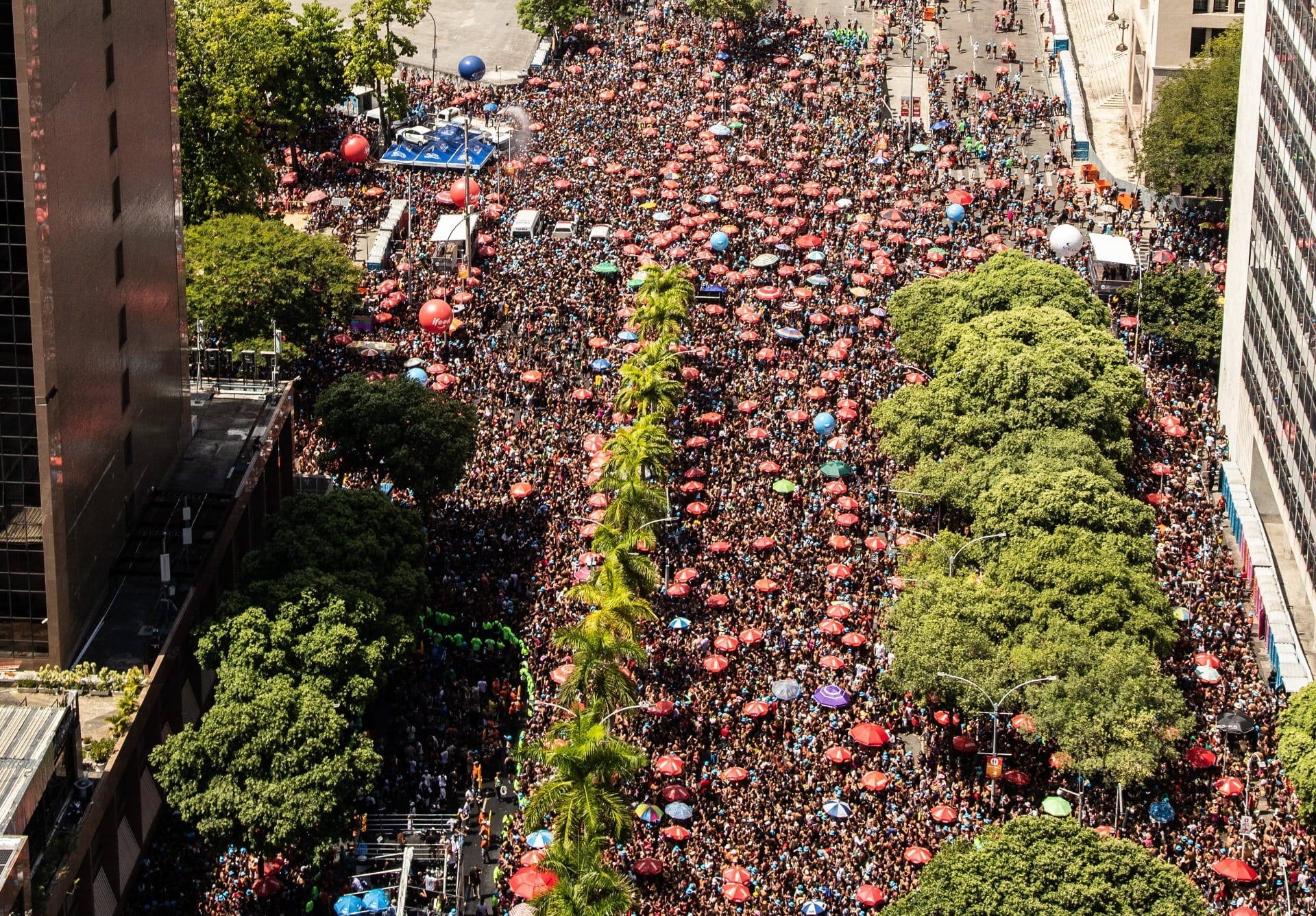Carnaval de rua no Rio segue até domingo com Anitta e Monobloco