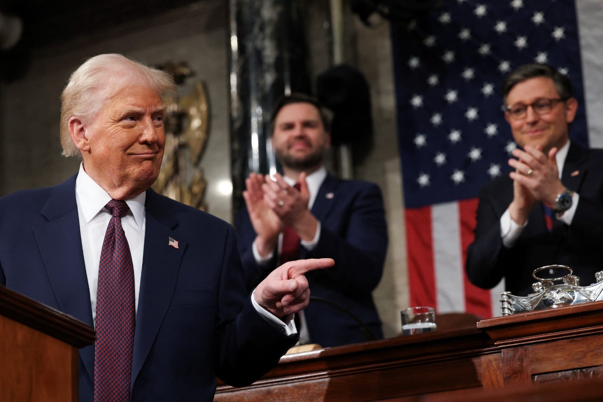Trump elogia Musk, debocha de Democratas e recebe vaias em 1º discurso no Congresso