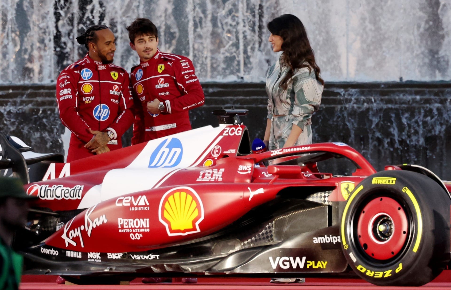 Ferrari realiza apresentação com Hamilton e Leclerc em Milão, na Itália