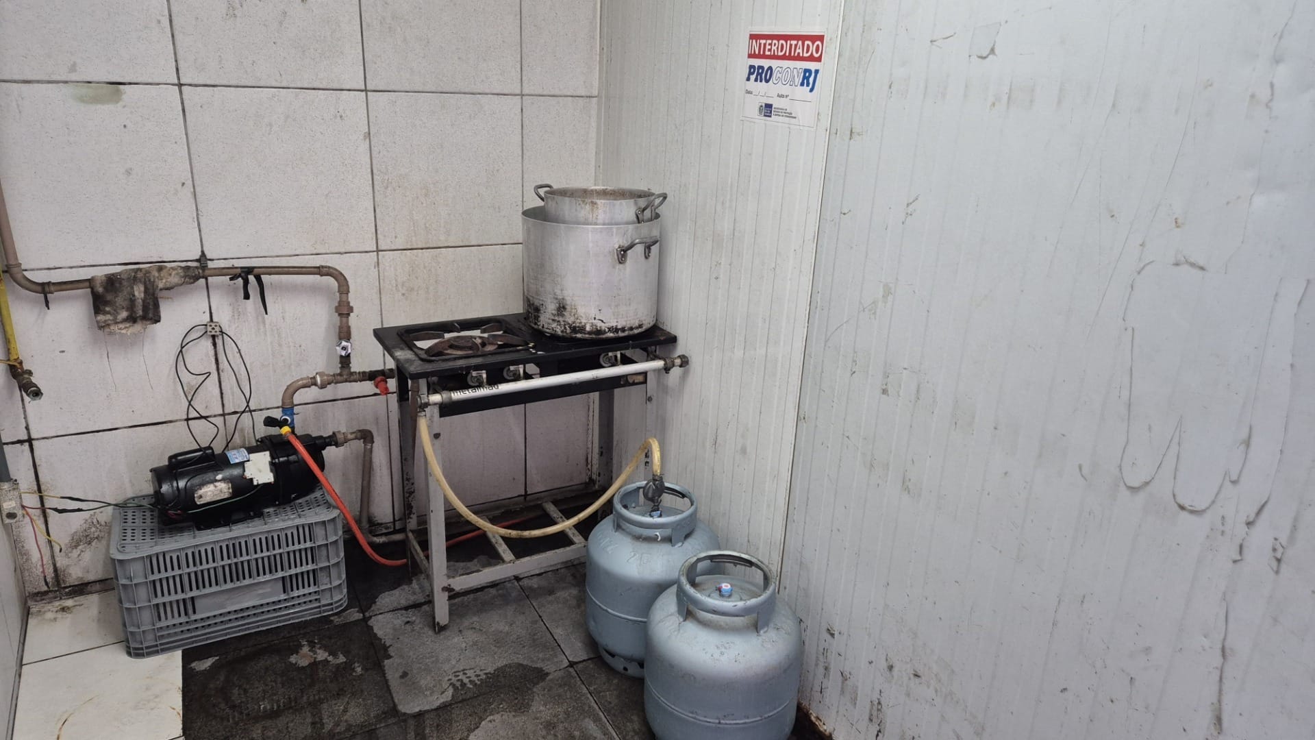 Fábrica de sorvete é interditada após consumidores encontrarem barata no alimento
