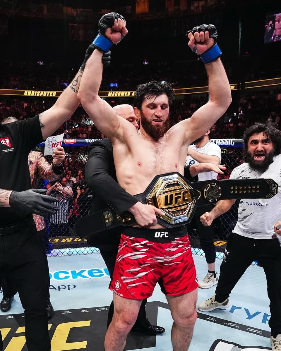 Poatan é colocado contra parede por Ankalaev e perde reinado nos meio-pesados no UFC