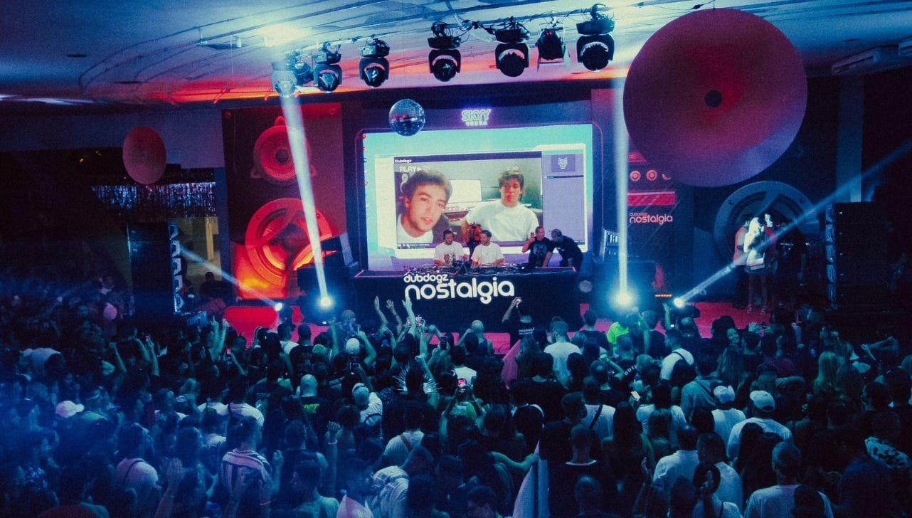Festa Nostalgia, da dupla Dubdogz, comemora sold out em SP e RJ e segue para novas edições