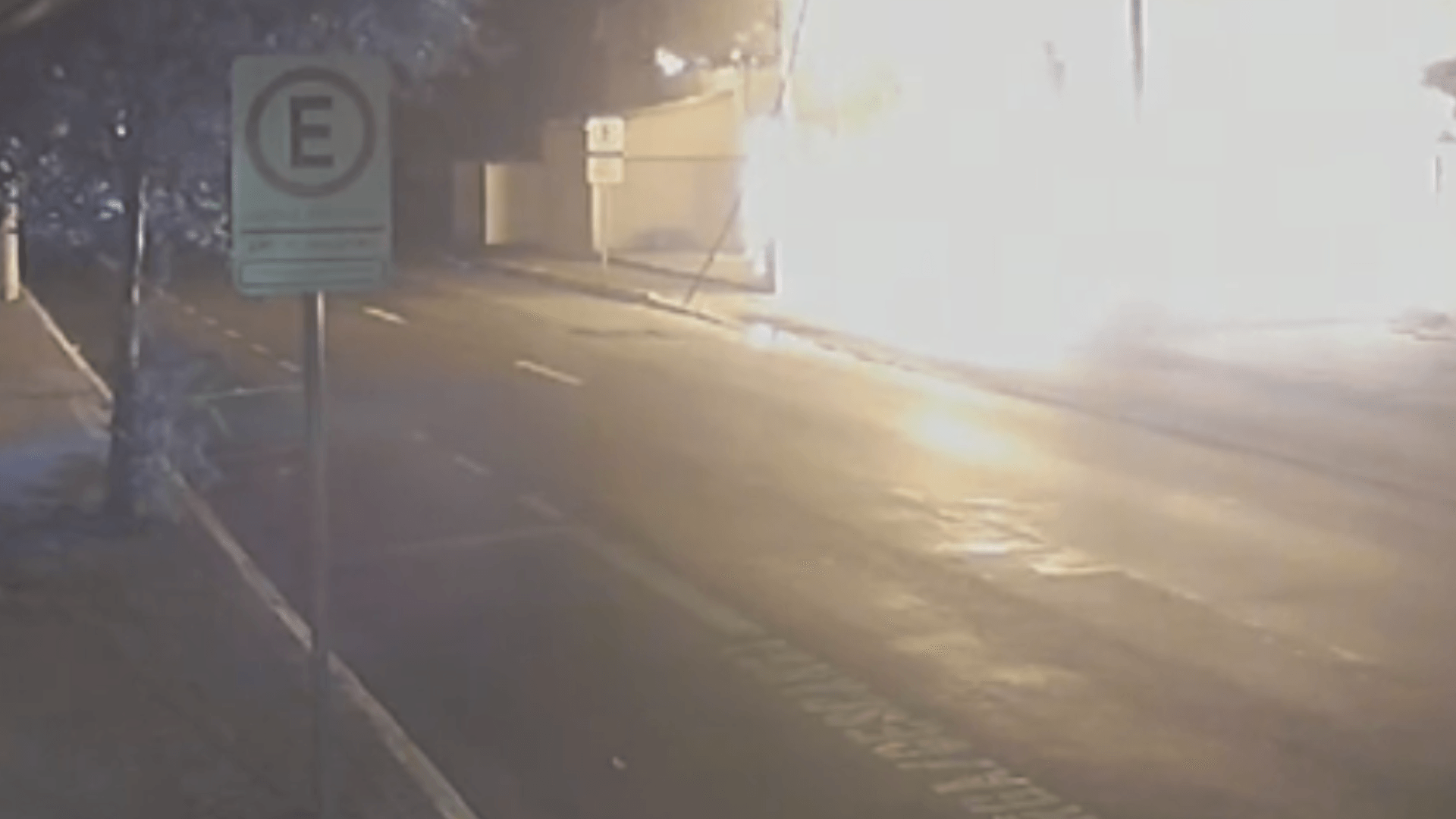 Câmera de segurança flagra momento que homem coloca fogo em abrigo em São José dos Campos