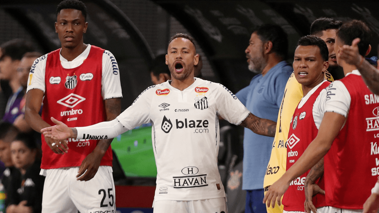 Neymar quebra silêncio e diz que sentiu lesão 2 dias após passar a noite na Sapucaí no Carnaval
