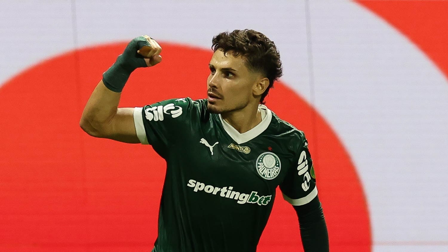 Com pênalti polêmico, Palmeiras despacha o São Paulo e pega o Corinthians na final do Paulistão